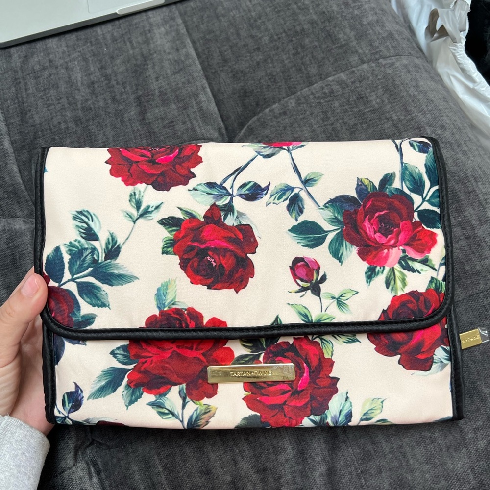 Travel toiletry bag